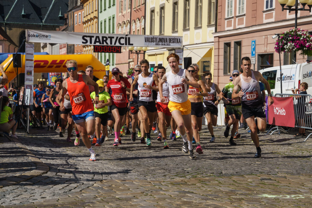 Registrace na Valdštejnovu desítku 2024 začnou 31. prosince 2023. Pro účastníky Silvestrovského běhu s výraznou slevou!